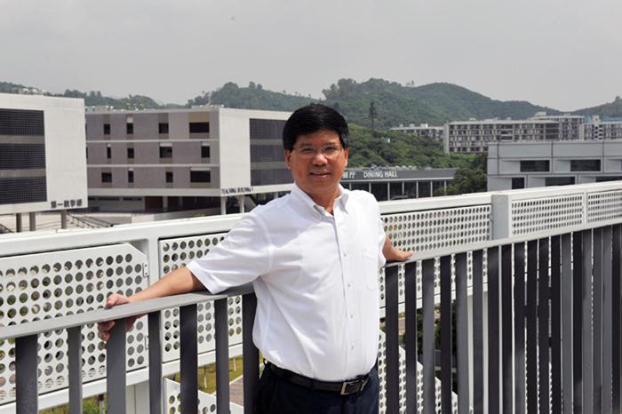 Zheng Chunmiao, President of School of Environmental Science and Engineering, accepted the school serial of special reports