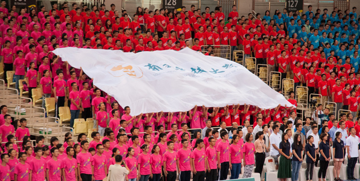 The 2015 Opening Convocation of SUSTC was held with 3000 teachers and students and representatives from all walks of life as the participants