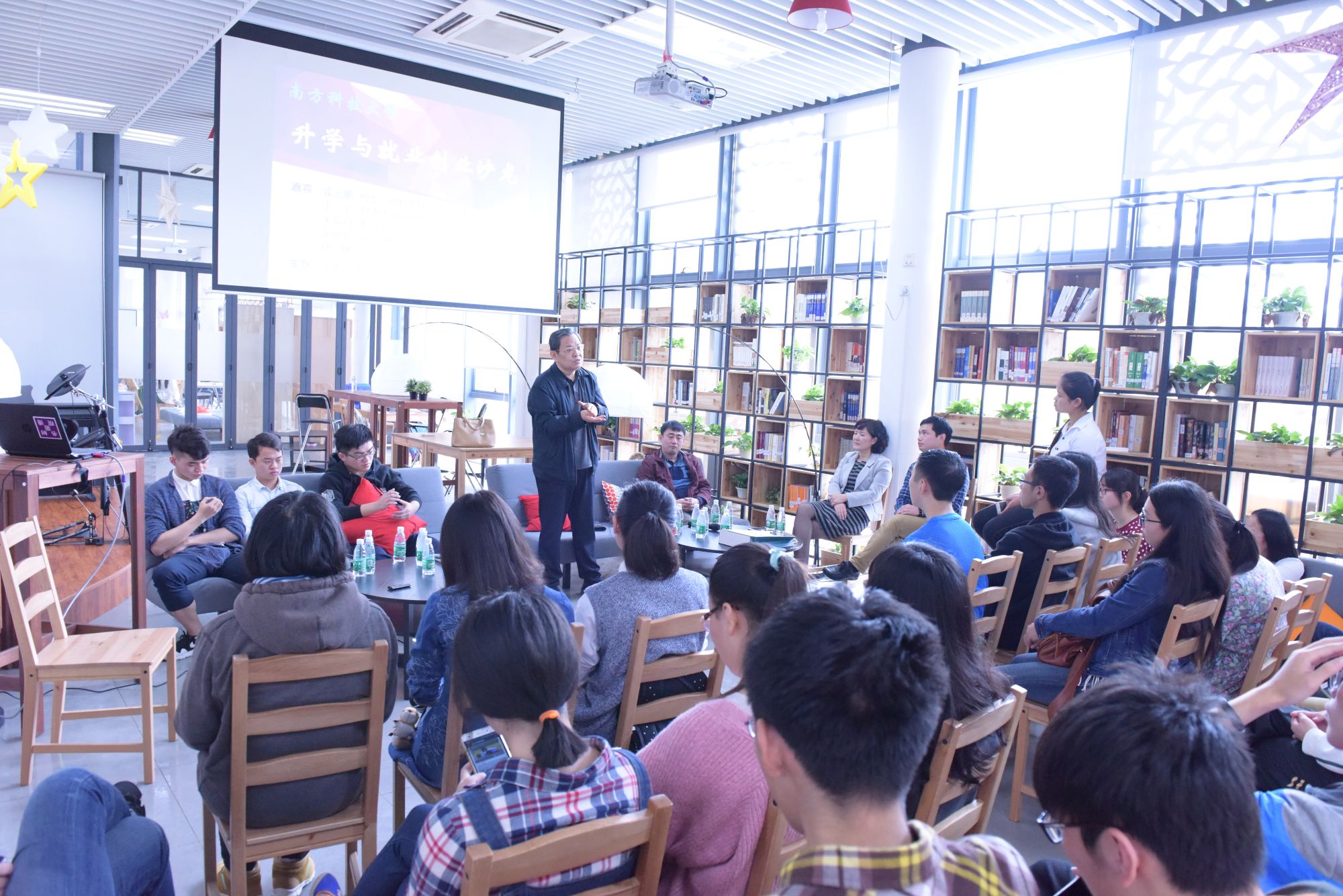 The graduate sharing workshop: Graduates shared stories, famous entrepreneur became the carrer counselor