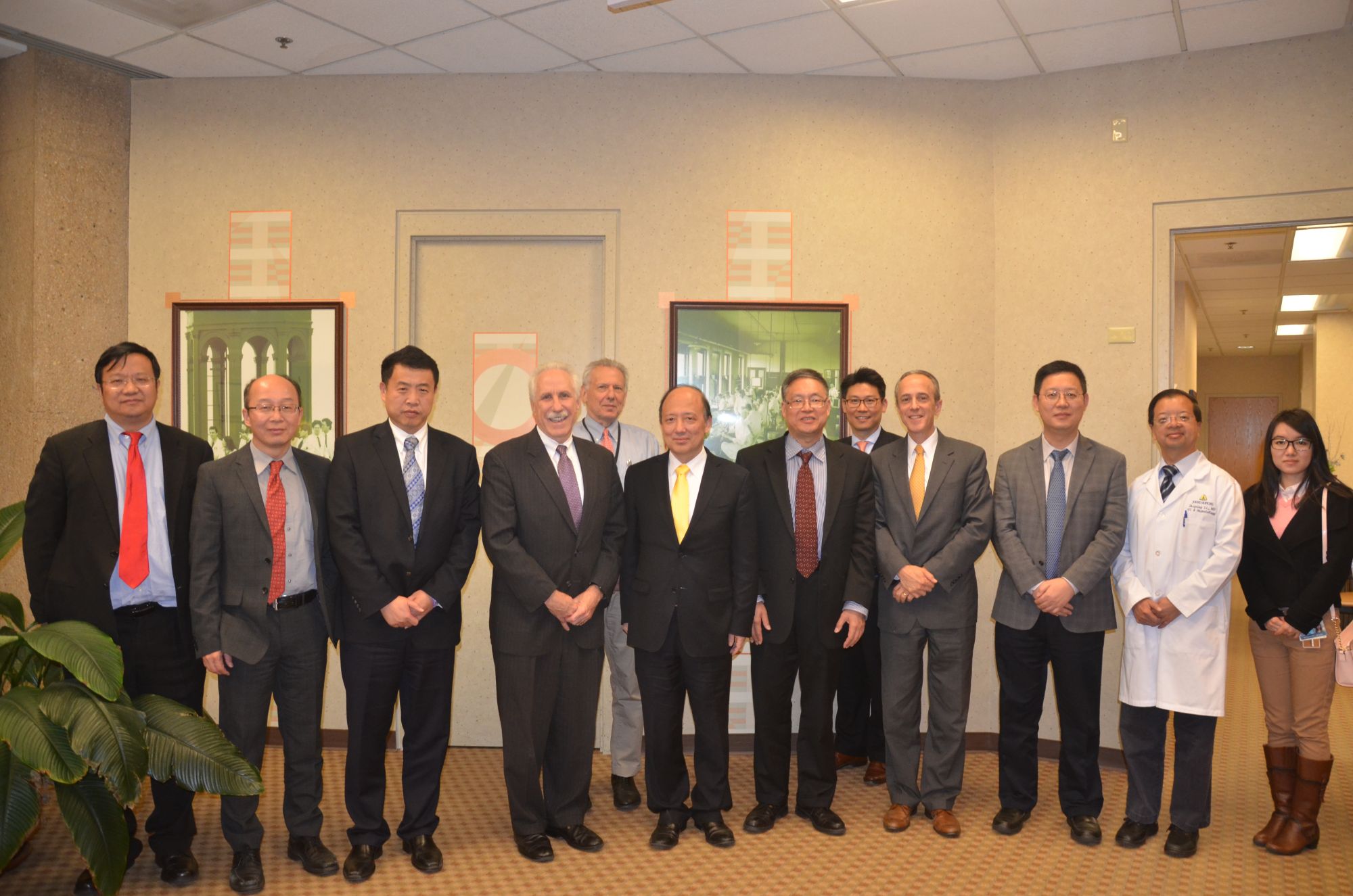 A Delegation Led by President Chen Shiyi Visits Johns Hopkins University for Strengthening Cooperation