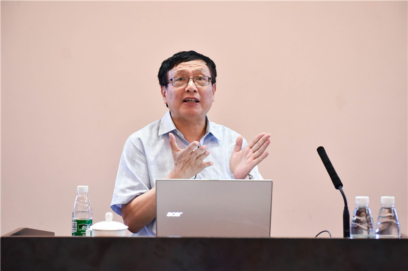 Prof. Zhang Yitang Gives a Lecture on Twin Prime
