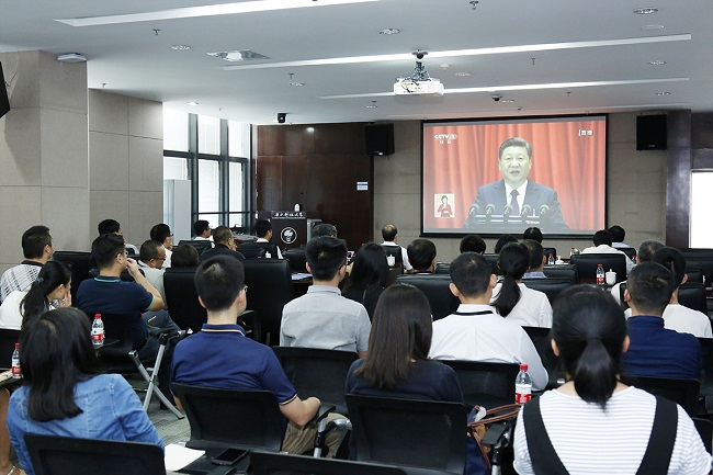 SUSTech Staff, Professors and Students gather to watch the 19th CPC National Congress