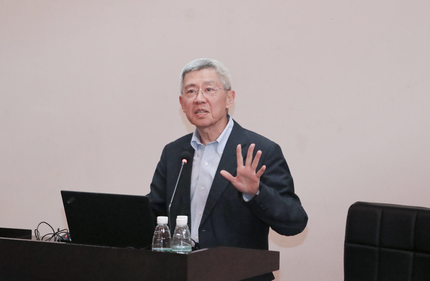 Dr. Cheng Kai-ming lectures on the challenges facing Higher Education