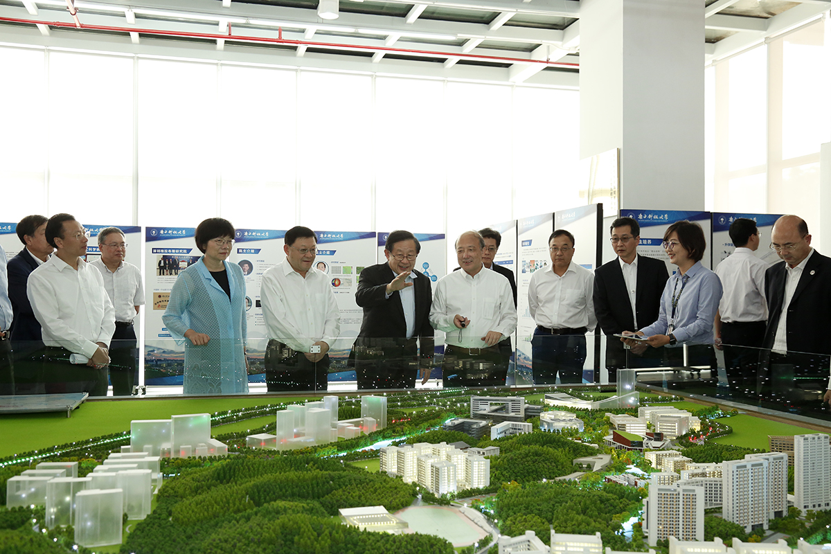 Minister of Science and Technology Wan Gang visits SUSTech