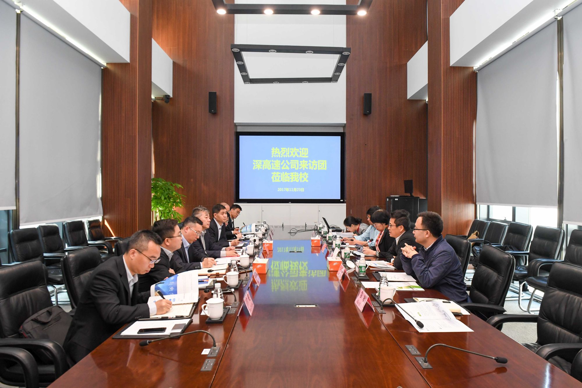 Chairman of Shenzhen Expressway Hu Wei visits SUSTech to discuss partnership