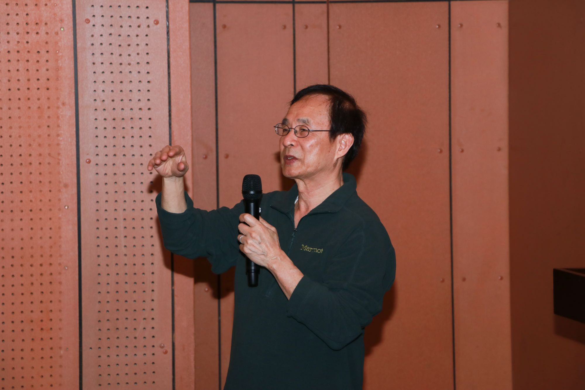 Academia Sinica Fellow Li Wen-Hsiung Introduces Secrets of Bird Feather Diversity