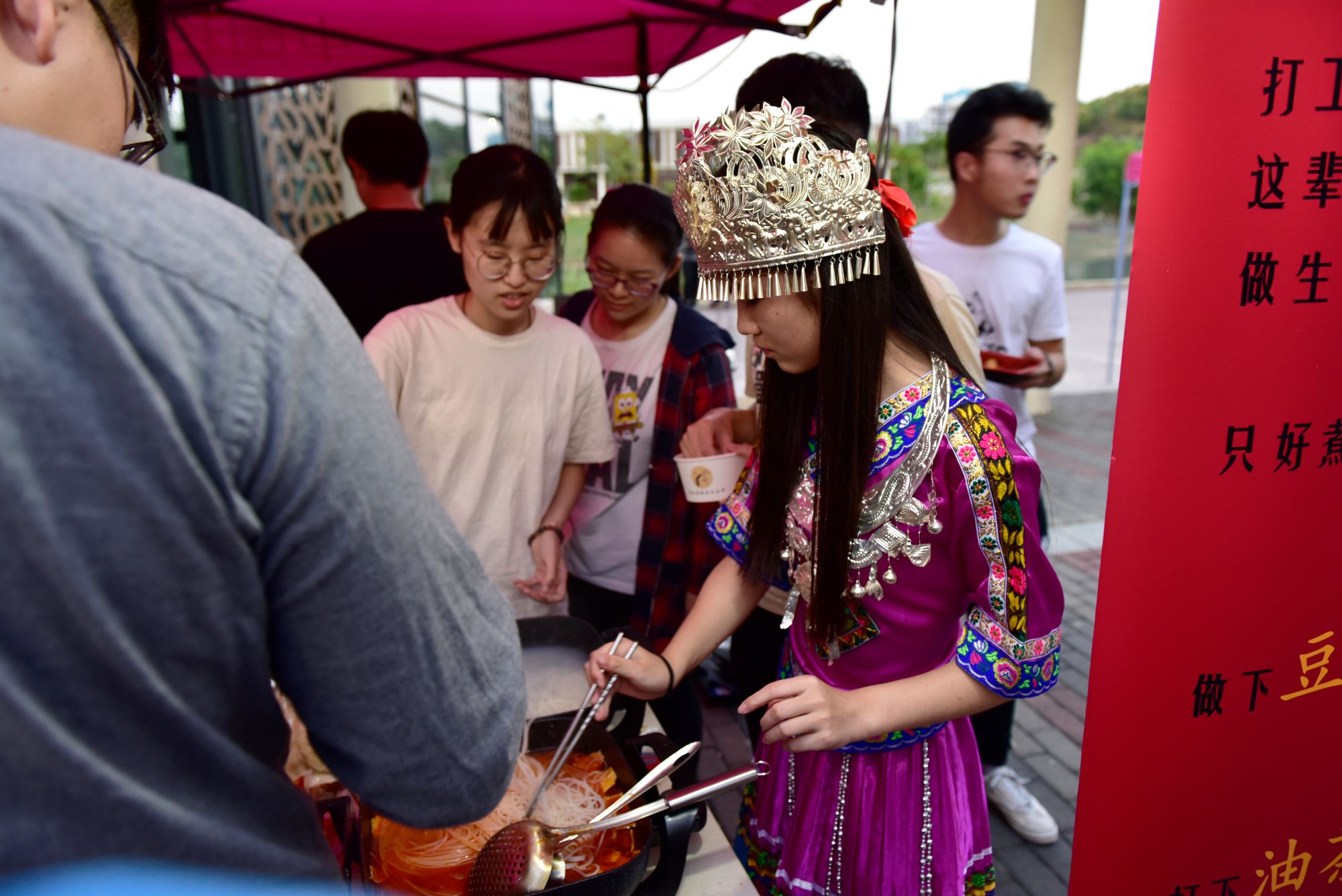 Regional Culture Festival Shows Colorful Culture