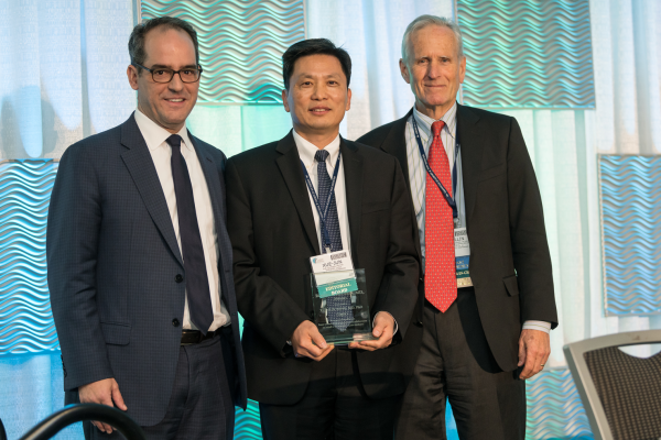 Professor Xue-Jun Song Receives American Academy of Pain Medicine’2018 Robert G. Addison Award
