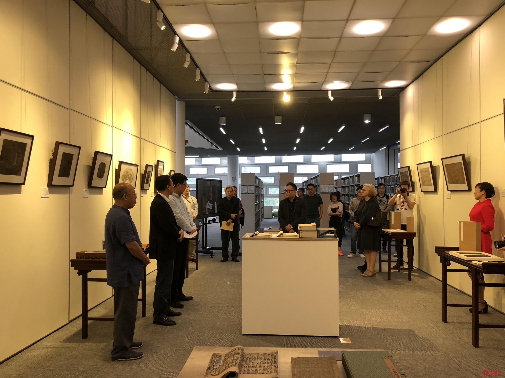 Shenzhen Special Zone Daily | SUSTech Library Hosts Exhibition of Rare and Ancient Chinese Classics