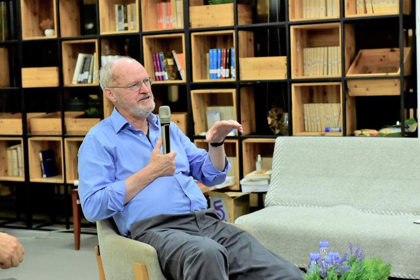 Nobel Laureate Grubbs Talks Chemistry and Life at SUSTech