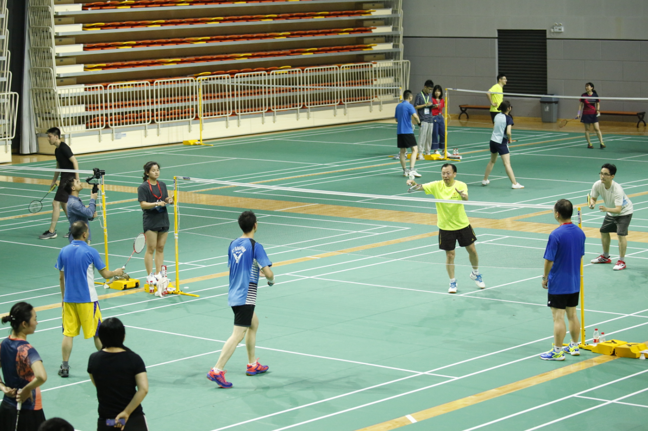 SUSTech staff battle in badminton tournament