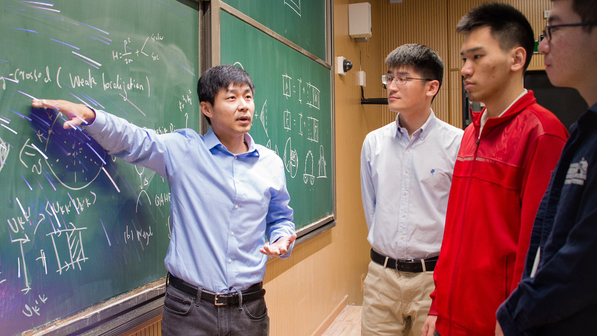 Physics Professor Lu Haizhou, treating every challenge as a blessing