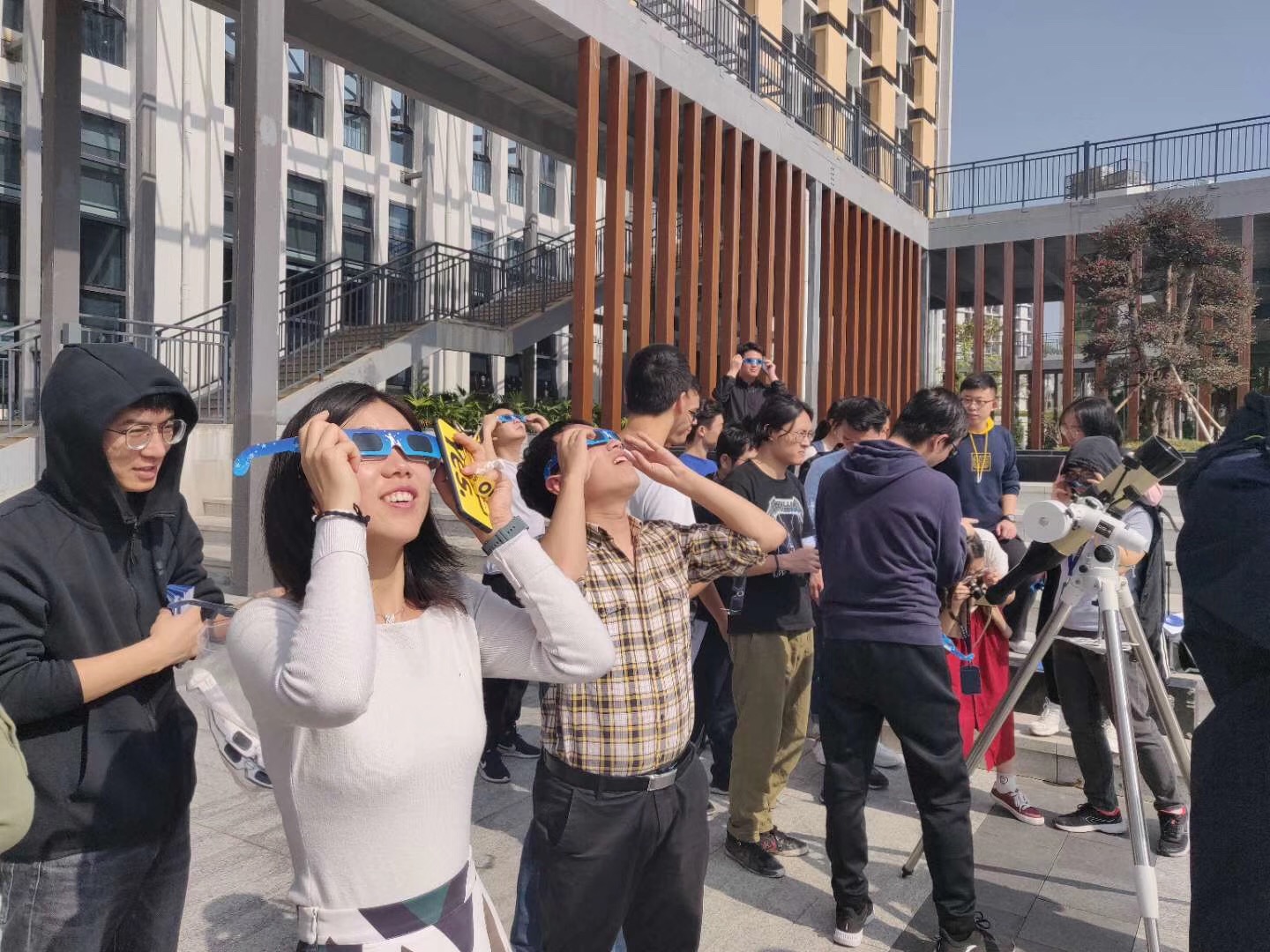 ESS holds partial solar eclipse observation activity on campus