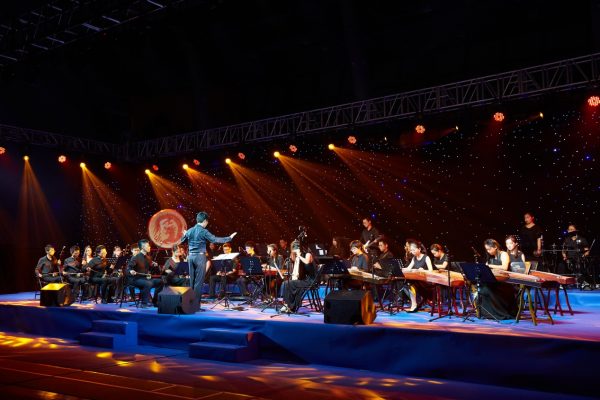 Zhiren College Folk Orchestra holds end of year concert