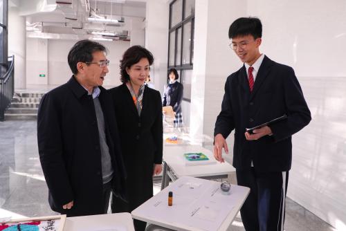 President XUE delivers a speech at the High School Affiliated to SUSTech