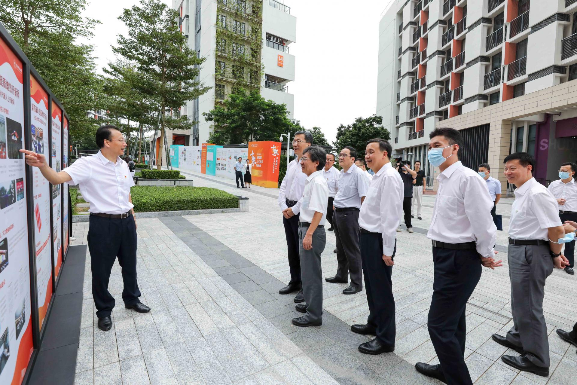 Minister of Education Jinpeng HUAI visits SUSTech