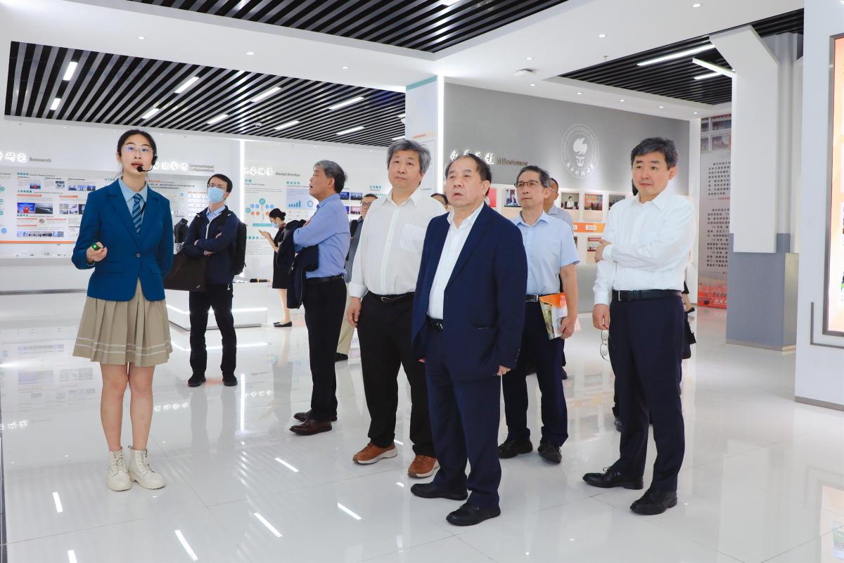President of Shanghai Jiao Tong University visits SUSTech