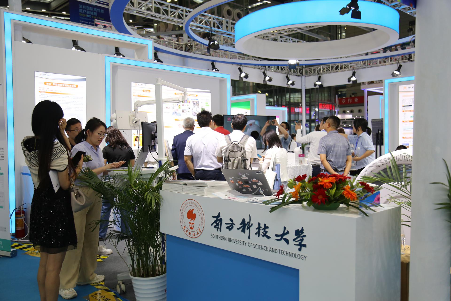 SUSTech presents new scientific research achievements at 2023 Shenzhen International High Performance Medical Equipment Exhibition