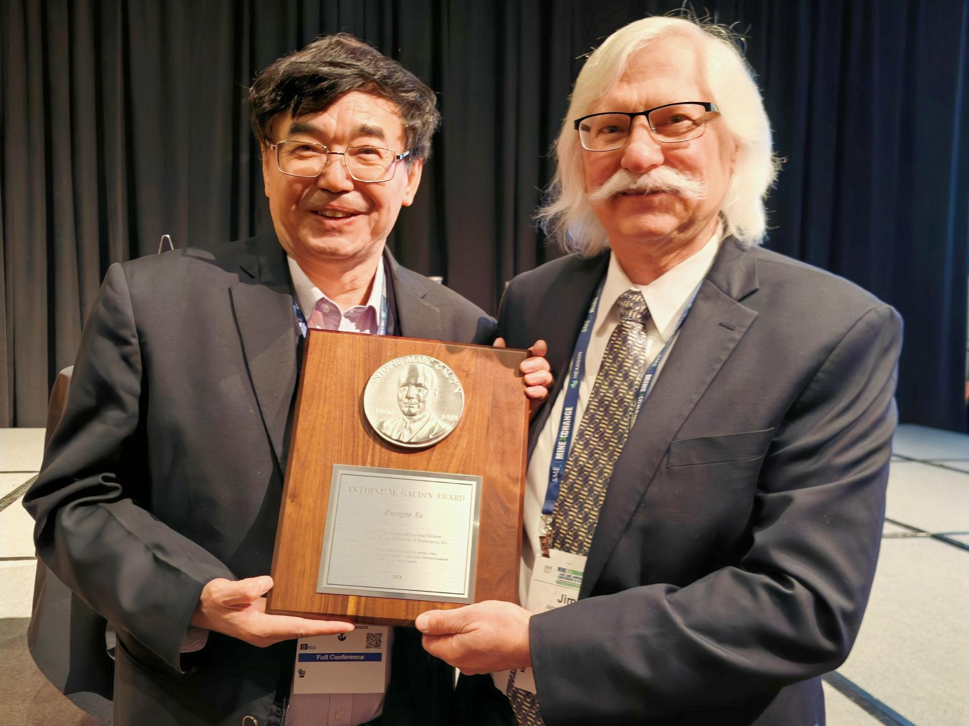 SUSTech’s Zhenghe XU receives Antoine M. Gaudin Award