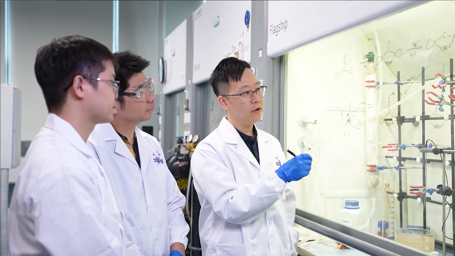 SUSTech’s Liu Leo LIU receives 11th Chinese Chemical Society-Royal Society of Chemistry Young Chemist Award