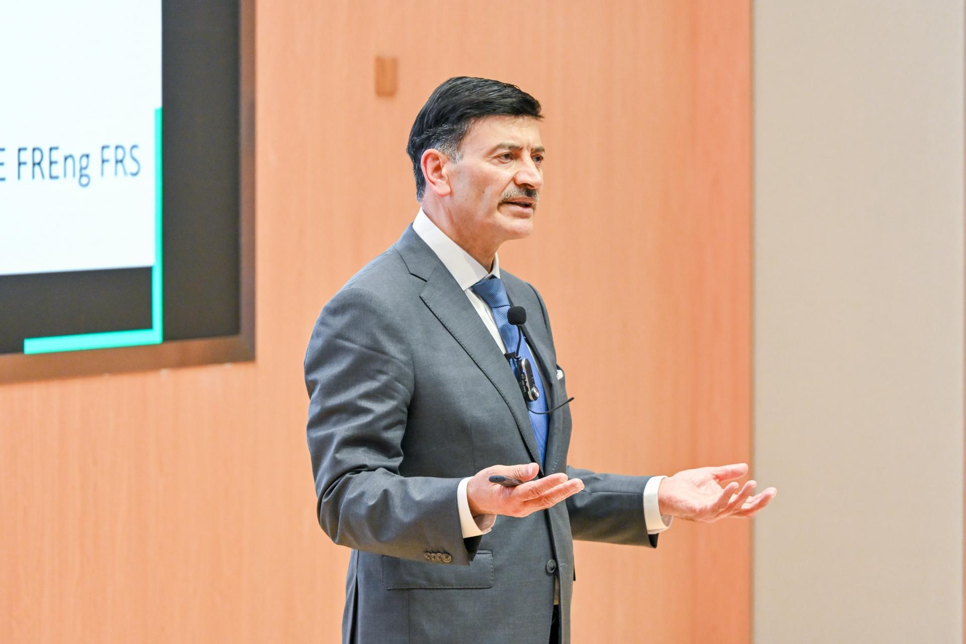 Sir Bashir M. Al-Hashimi Explores the Role of Humans in Scientific Discovery in the Era of Large Language Models