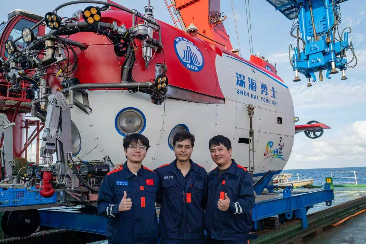 SUSTech Students Board “Deep Sea Warrior” to Complete 3,900-meter Deep Dive