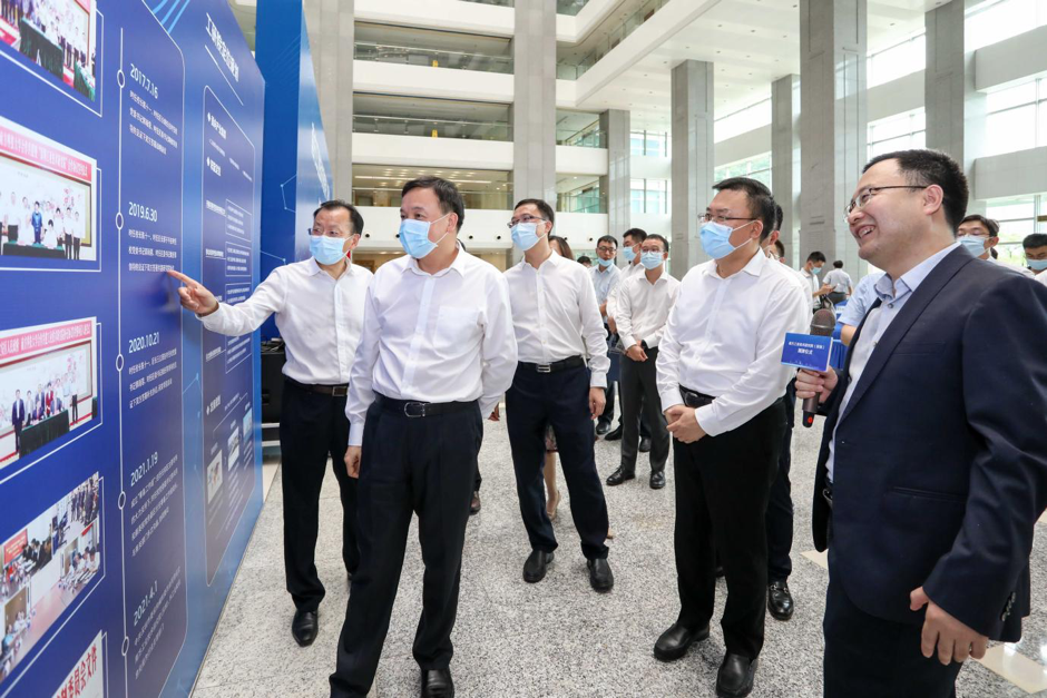 南科大与宝安区共建“南方工业技术研究院（深圳）”举行揭牌仪式